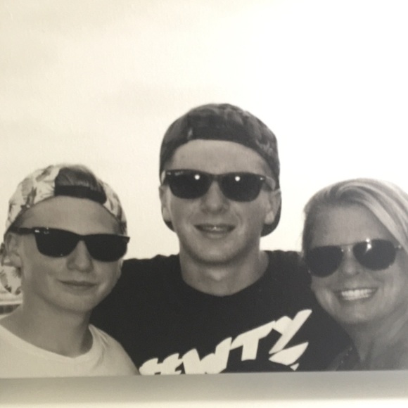 COPY - Meet your Posher, Robin - Picture 4 of 4